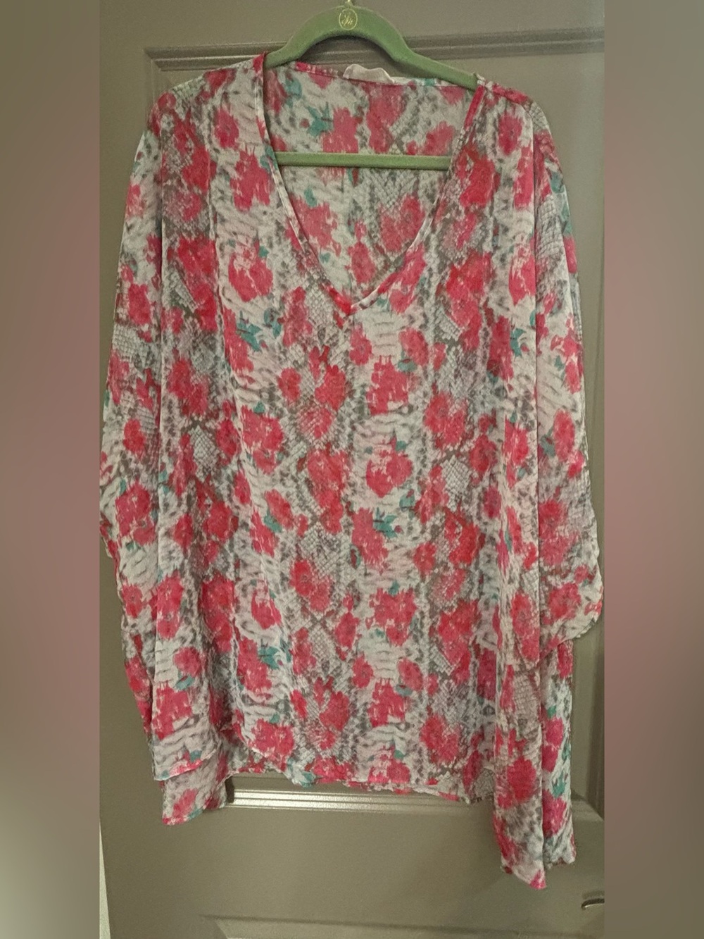 Peach Love California Floral V-Neck Long Sleeve Top in Pink and White